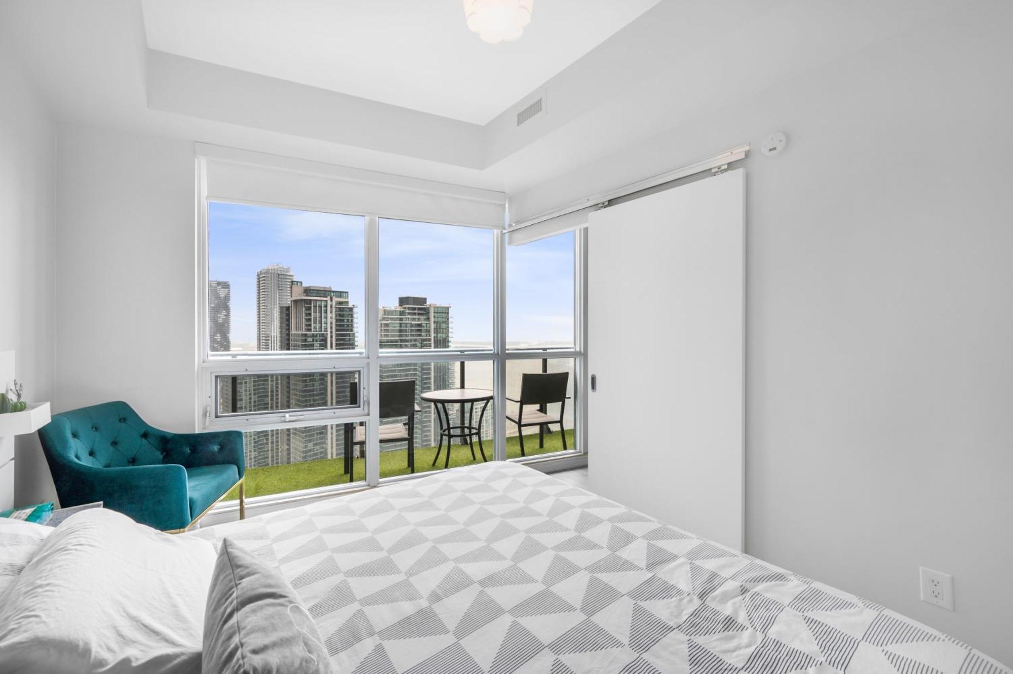 Luxury Downtown Toronto 2 Bedroom Suite With City And Lake Views And Free Parking Экстерьер фото